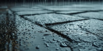 顶楼漏雨，物业真的负责吗？